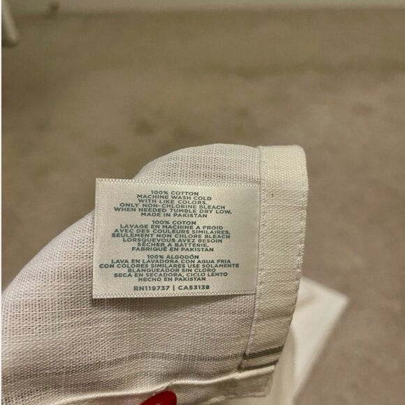 Set of 4 Elegant Cotton Napkins with Embroidered 'D' Monogrammed Dining Decor - Picture 5 of 5